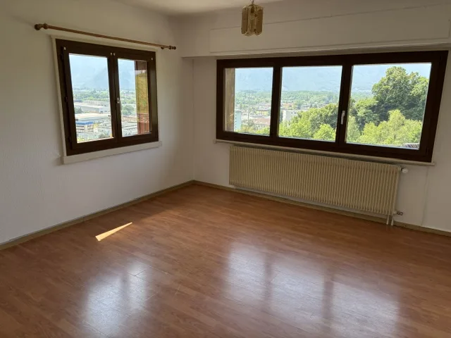 Chalet indépendant avec garage et jardin, proche des commodités