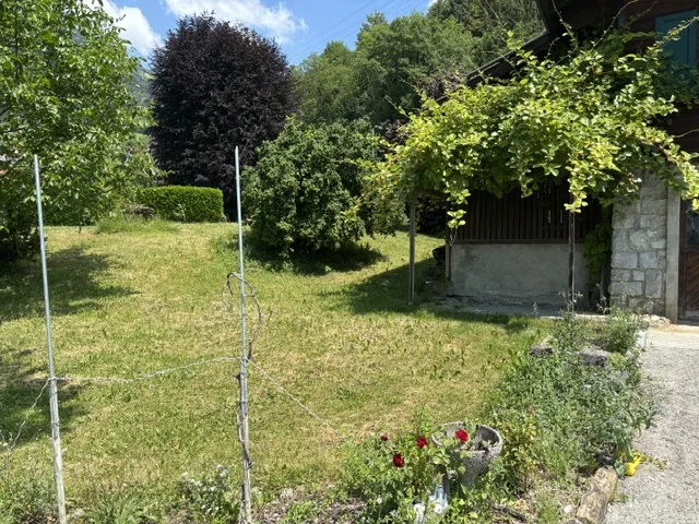 Chalet indépendant avec garage et jardin, proche des commodités