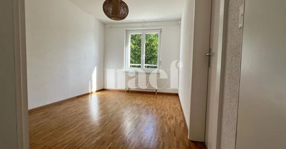 Bel appartement de 3 pièces au 2ème étage avec grand balcon