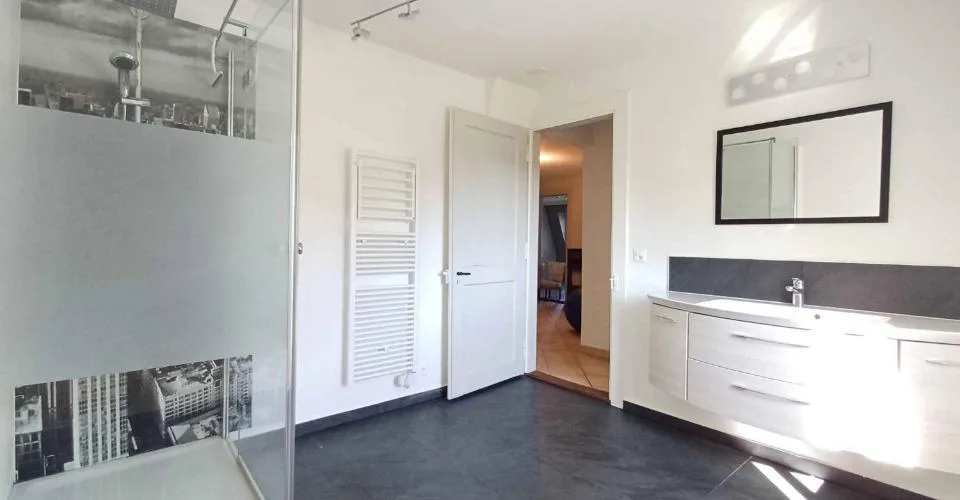 Dans une maison de maître, 3.5 pièces avec cachet