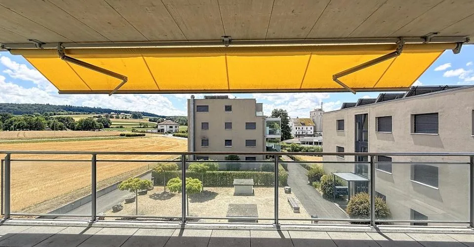 Spacieux appartement de 5,5 pièces avec grand balcon et vue dégagée