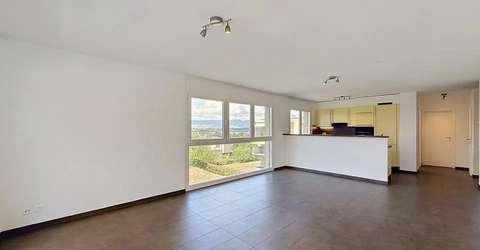 Spacieux appartement de 5,5 pièces avec grand balcon et vue dégagée