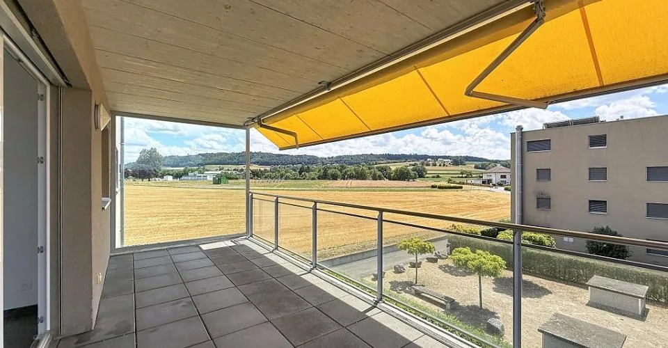 Spacieux appartement de 5,5 pièces avec grand balcon et vue dégagée