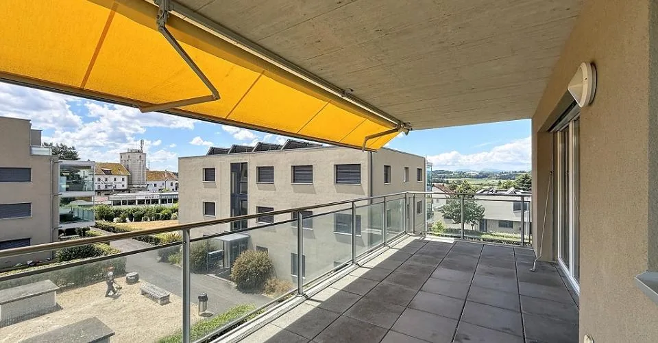 Spacieux appartement de 5,5 pièces avec grand balcon et vue dégagée