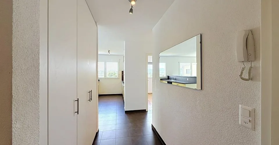 Spacieux appartement de 5,5 pièces avec grand balcon et vue dégagée