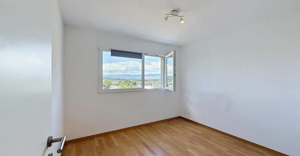 Spacieux appartement de 5,5 pièces avec grand balcon et vue dégagée