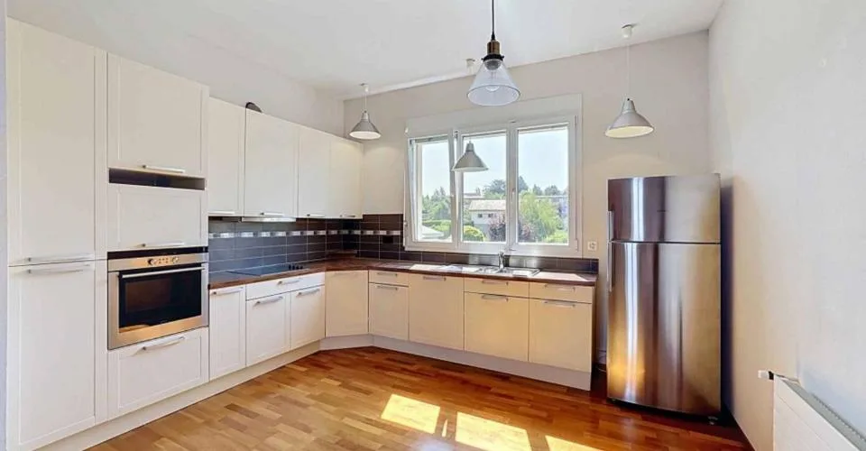 Charmant appartement de 3 pièces dans les combles