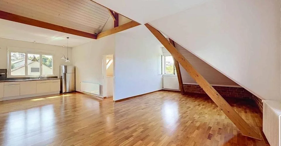 Charmant appartement de 3 pièces dans les combles