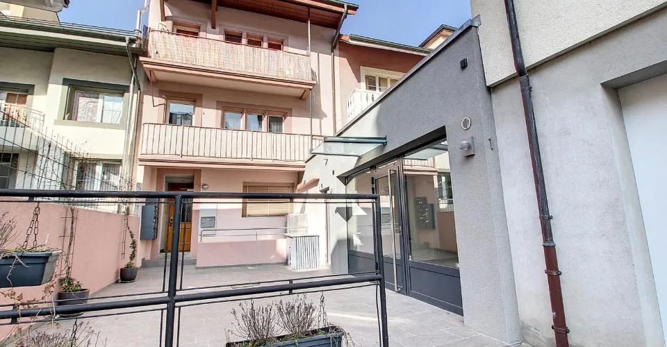 Joli studio avec balcon au 2ème étage