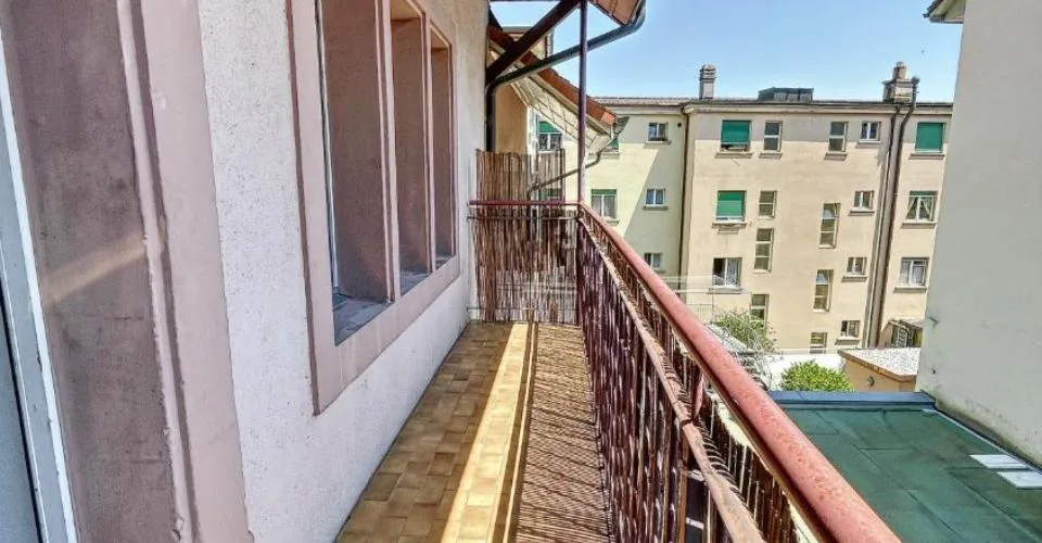 Joli studio avec balcon au 2ème étage