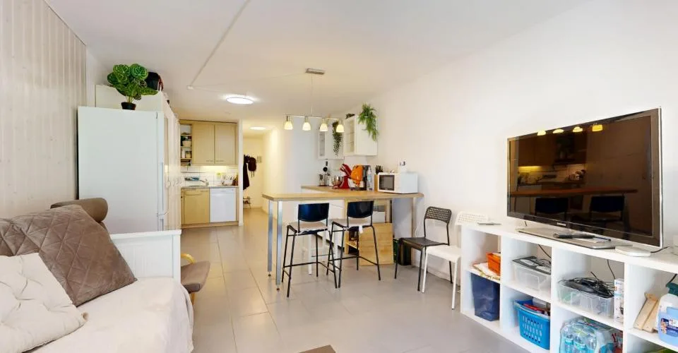 appartement de 2.5 pièces avec balcon et 2 salles d'eau