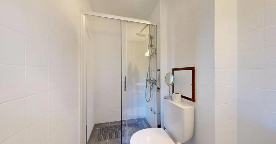 appartement de 2.5 pièces avec balcon et 2 salles d'eau