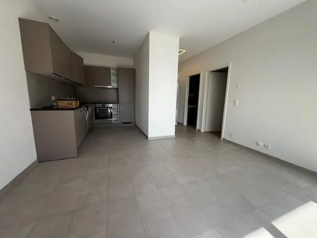 Magnifique appartement de 2,5 pièces au rez-de-chaussée, offrant une spacieuse terrasse ( G002 )