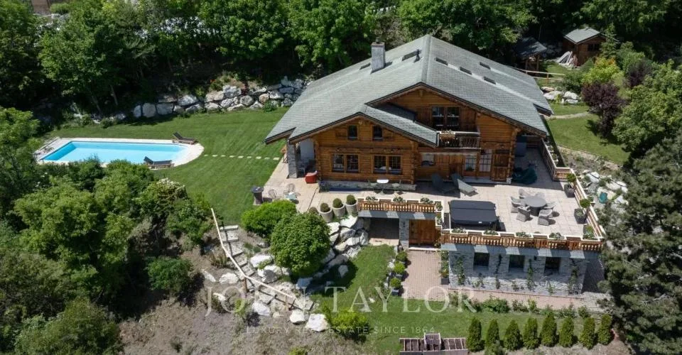 Location à la quinzaine - mois : Chalet avec piscine