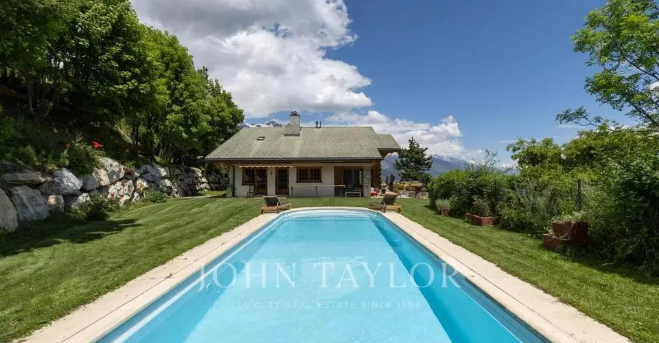 Location à la quinzaine - mois : Chalet avec piscine