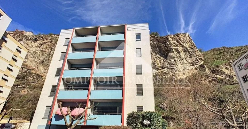 Très joli 2.5 pces en attique au centre de Sion