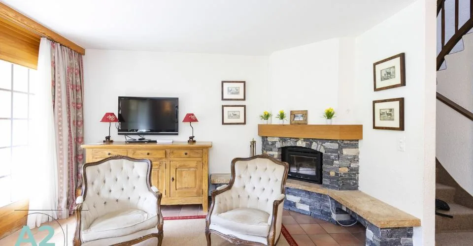 LOCATION SEMAINE - SAISON CHALET MITOYEN AVEC JARDIN PROCHE DU REGENT – Foto 4 von 13
