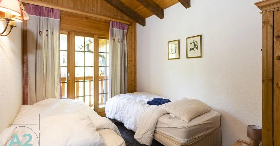 LOCATION SEMAINE - SAISON CHALET MITOYEN AVEC JARDIN PROCHE DU REGENT – Foto 12 von 13