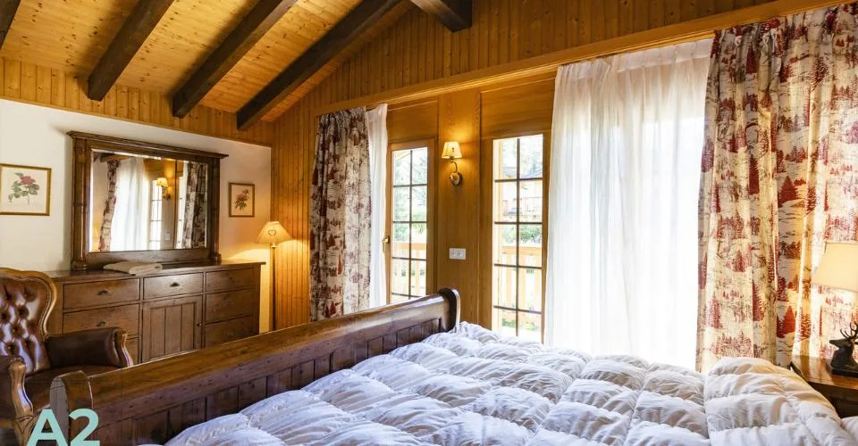 LOCATION SEMAINE - SAISON CHALET MITOYEN AVEC JARDIN PROCHE DU REGENT – Foto 8 von 13