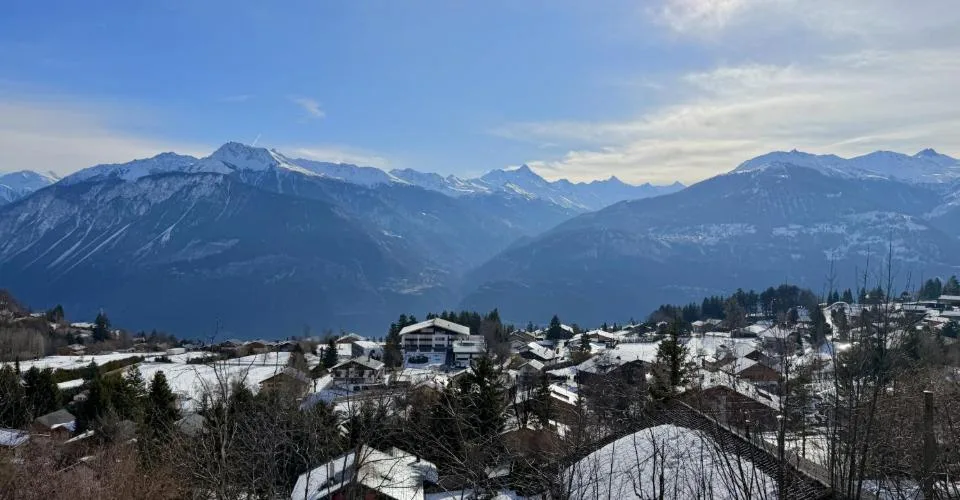 Dans un superbe chalet rénové à Bluche, appartement indépendant à louer avec vue exceptionnelle sur les Alpes valaisannes – Foto 5 von 13