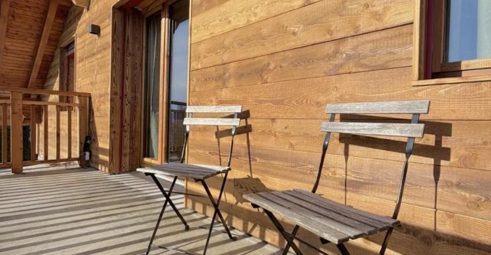 Dans un superbe chalet rénové à Bluche, appartement indépendant à louer avec vue exceptionnelle sur les Alpes valaisannes – Foto 3 von 13