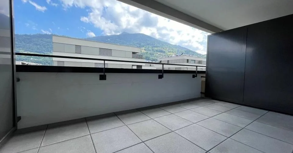 Appartement traversant de 3.5 pièces au 4ème étage d'environ 91m2 dest