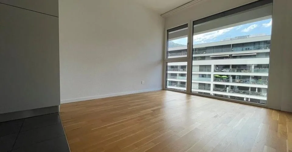 Appartement traversant de 3.5 pièces au 4ème étage d'environ 91m2 dest