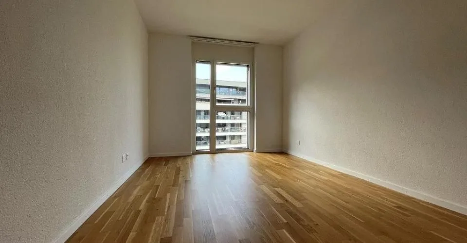 Appartement traversant de 3.5 pièces au 4ème étage d'environ 91m2 dest