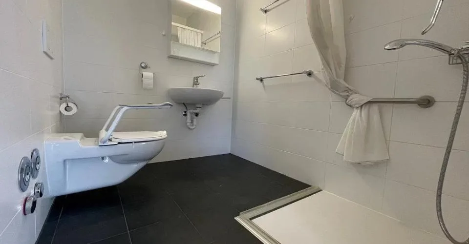Appartement traversant de 3.5 pièces au 4ème étage d'environ 91m2 dest