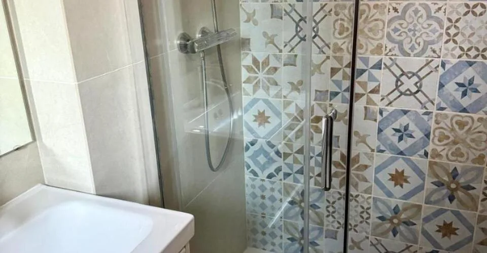 Charmant petit studio rénové - A L'ANNEE