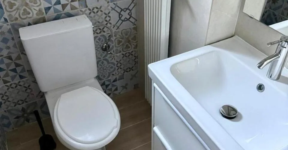 Charmant petit studio rénové - A L'ANNEE