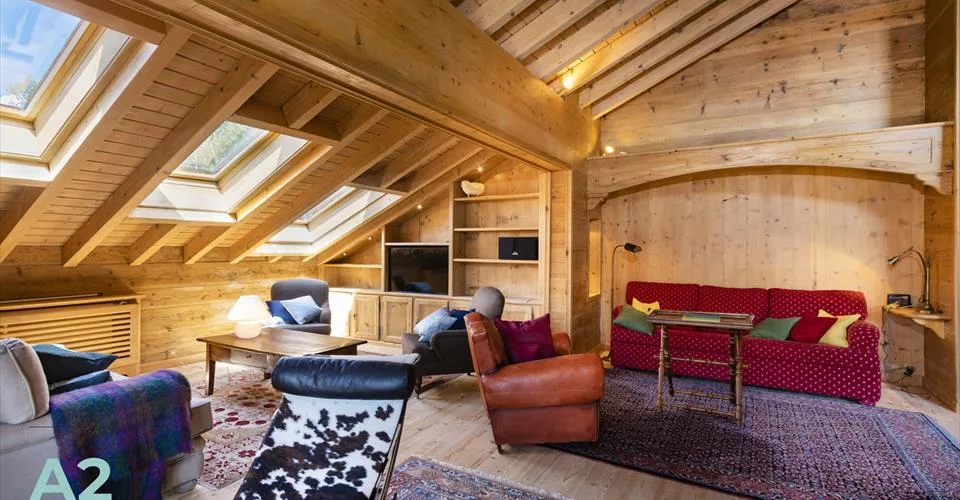 APPARTEMENT DE 3,5 PIÈCES EN ATTIQUE PROCHE DU GOLF – Foto 2 von 13