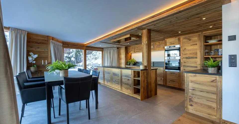 Location à la semaine : Magnifique chalet en vieux bois avec vue spectaculaire sur la vallée