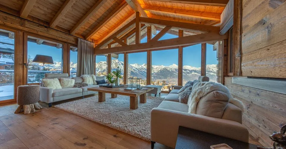 Location à la semaine : Magnifique chalet en vieux bois avec vue spectaculaire sur la vallée