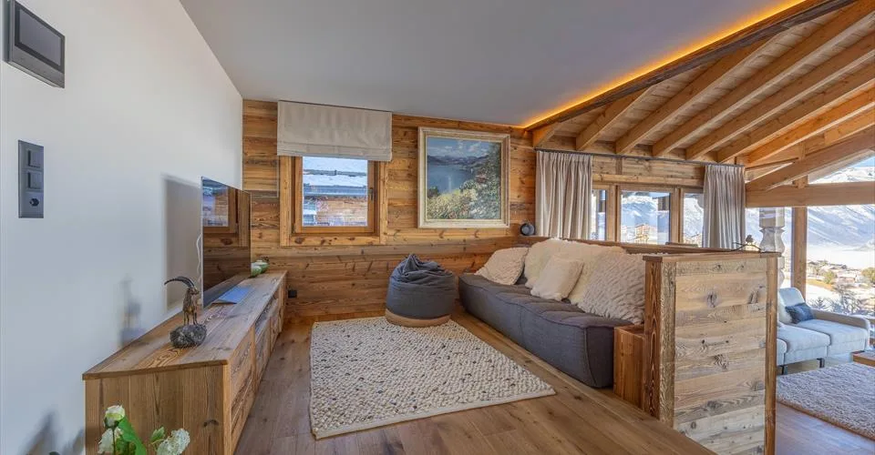 Location à la semaine : Magnifique chalet en vieux bois avec vue spectaculaire sur la vallée