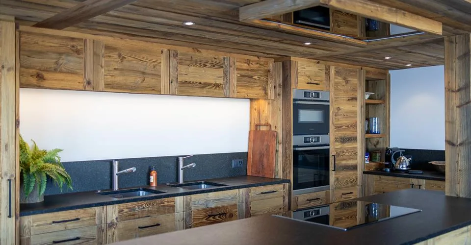 Location à la semaine : Magnifique chalet en vieux bois avec vue spectaculaire sur la vallée