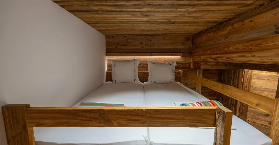 Location à la semaine : Magnifique chalet en vieux bois avec vue spectaculaire sur la vallée