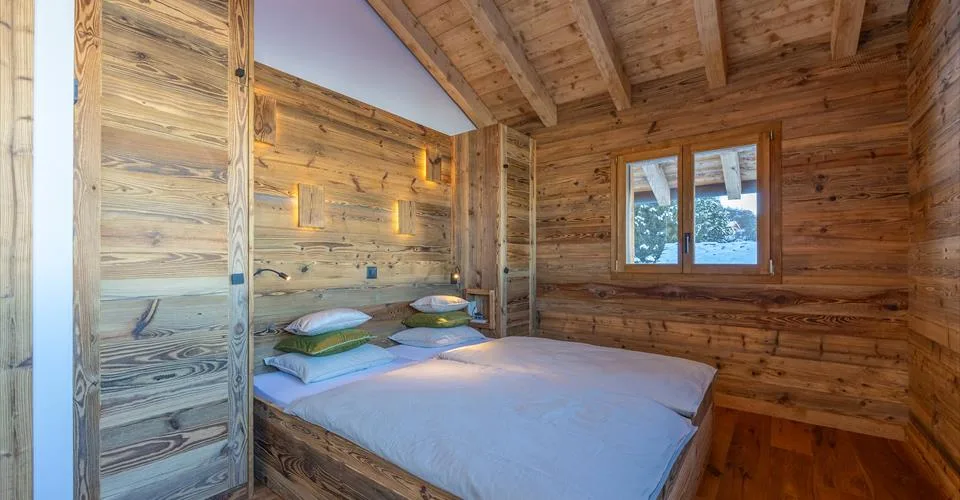 Location à la semaine : Magnifique chalet en vieux bois avec vue spectaculaire sur la vallée
