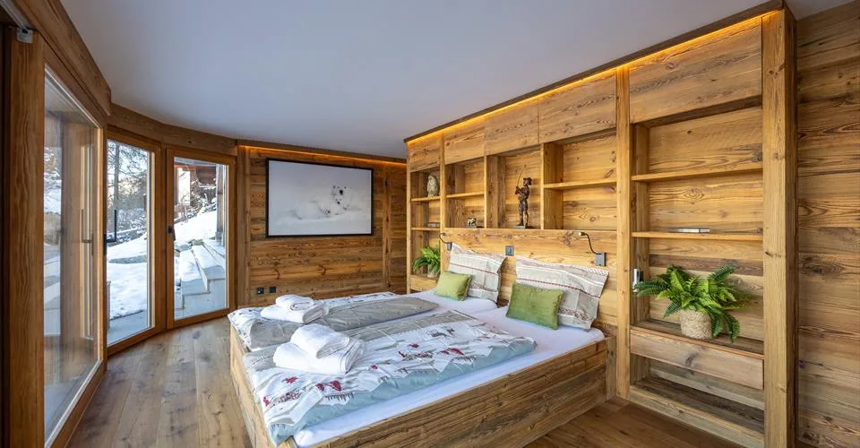 Location à la semaine : Magnifique chalet en vieux bois avec vue spectaculaire sur la vallée