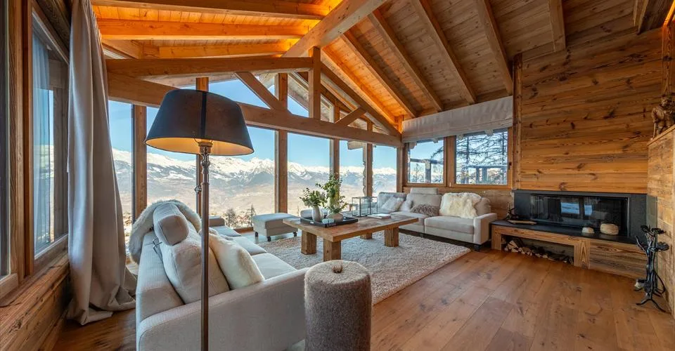 Location à la semaine : Magnifique chalet en vieux bois avec vue spectaculaire sur la vallée