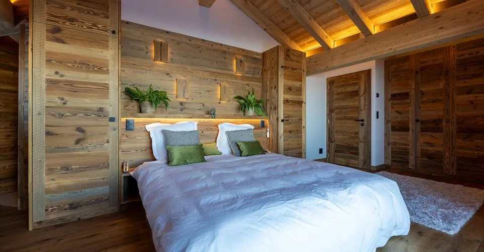 Location à la semaine : Magnifique chalet en vieux bois avec vue spectaculaire sur la vallée
