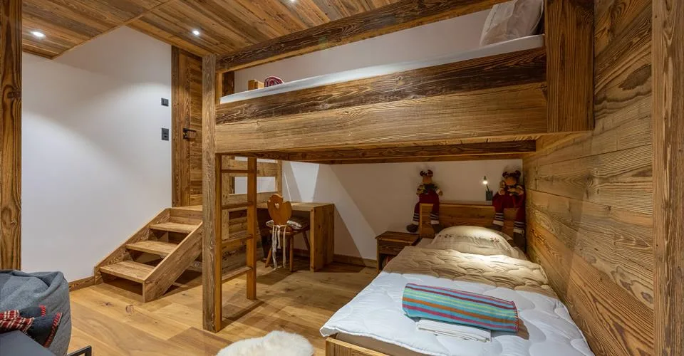 Location à la semaine : Magnifique chalet en vieux bois avec vue spectaculaire sur la vallée