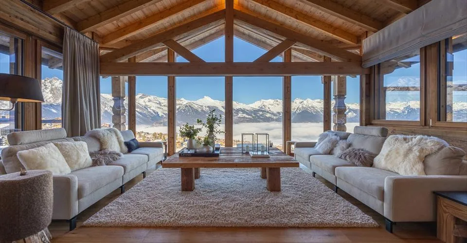 Location à la semaine : Magnifique chalet en vieux bois avec vue spectaculaire sur la vallée