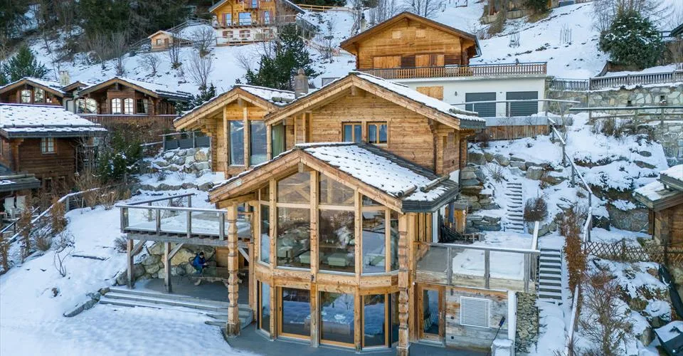 Location à la semaine : Magnifique chalet en vieux bois avec vue spectaculaire sur la vallée