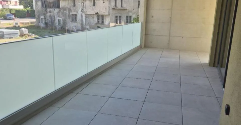 Appt neuf de 2.5 pces avec grand balcon, Uvrier