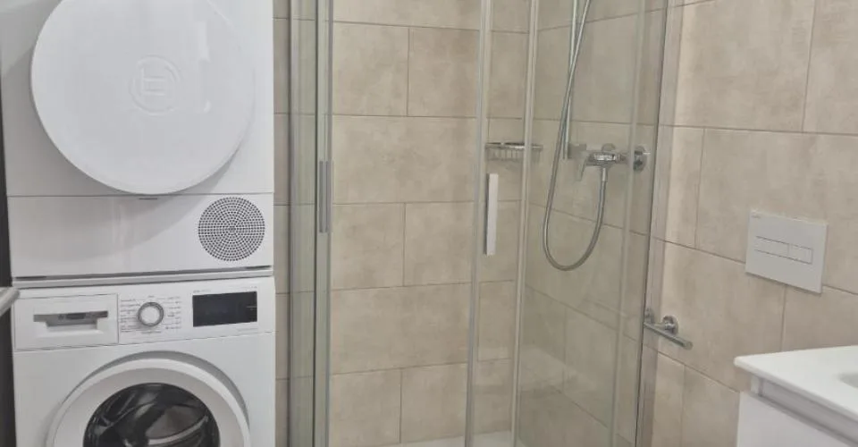 Appt neuf de 2.5 pces avec grand balcon, Uvrier