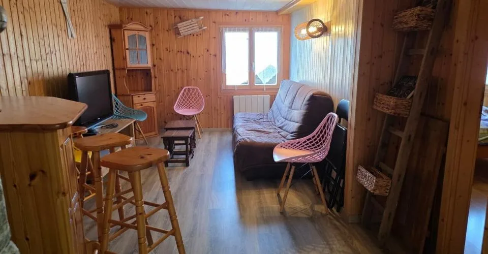 Location appartement 3 pces et demi dans maison villageoise aux Cerisiers