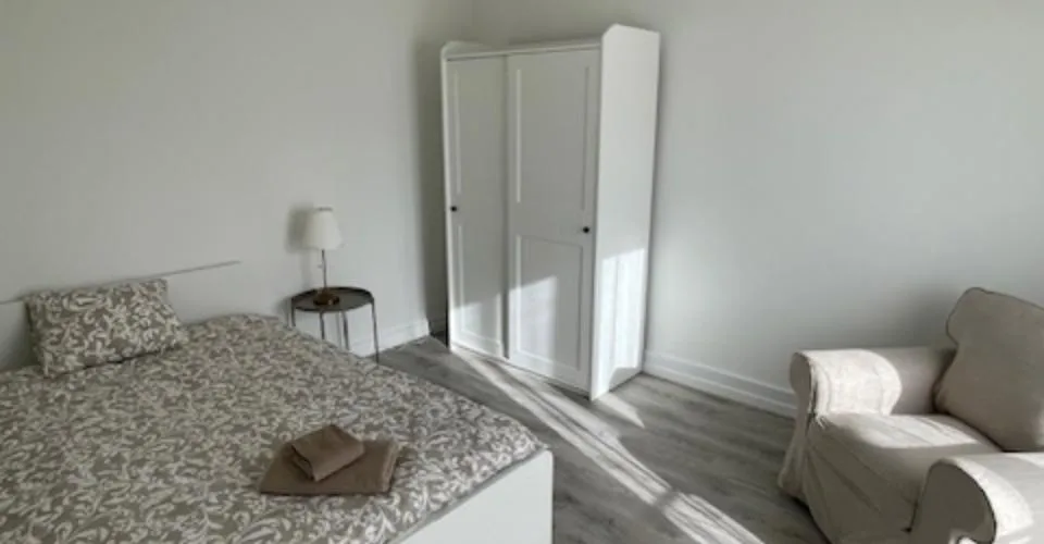 BEL QUARTIER EPLATURES-APPARTEMENTS ENTIEREMENT MEUBLES DE 3 & 4 PCES