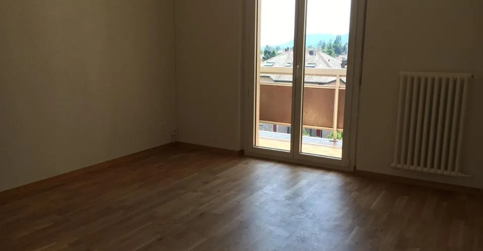 Bel appartement de 3 pièces avec balcon à Peseux.