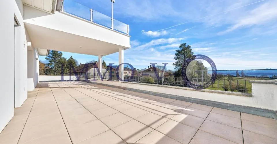 SPACIEUX ET LUMINEUX AVEC GRAND BALCON-TERRASSE DE 60M2 ET VUE LAC